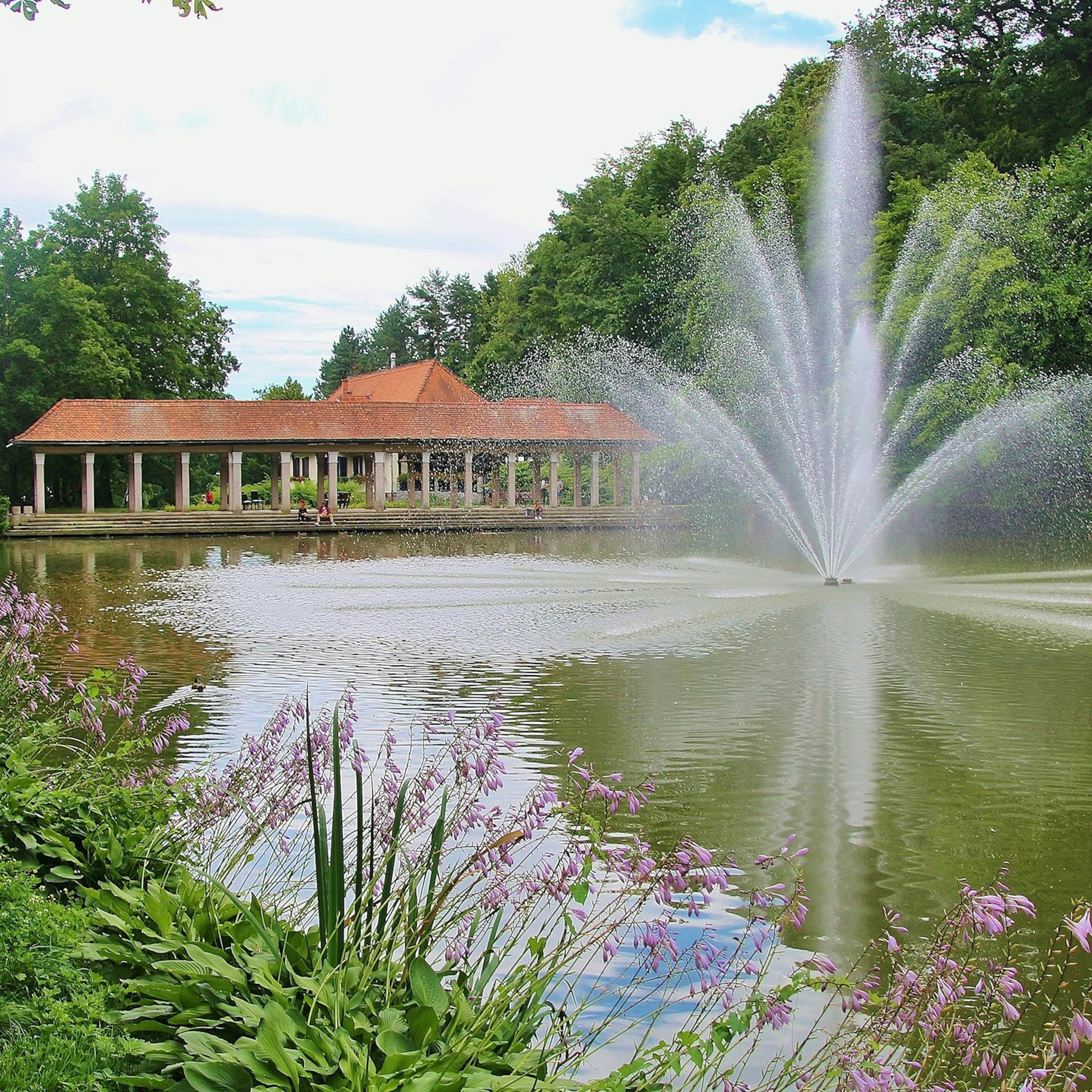 Mestni park s tremi ribniki
